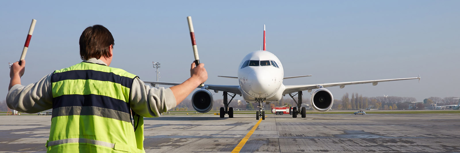 a landscapre picture of an airport and runway
